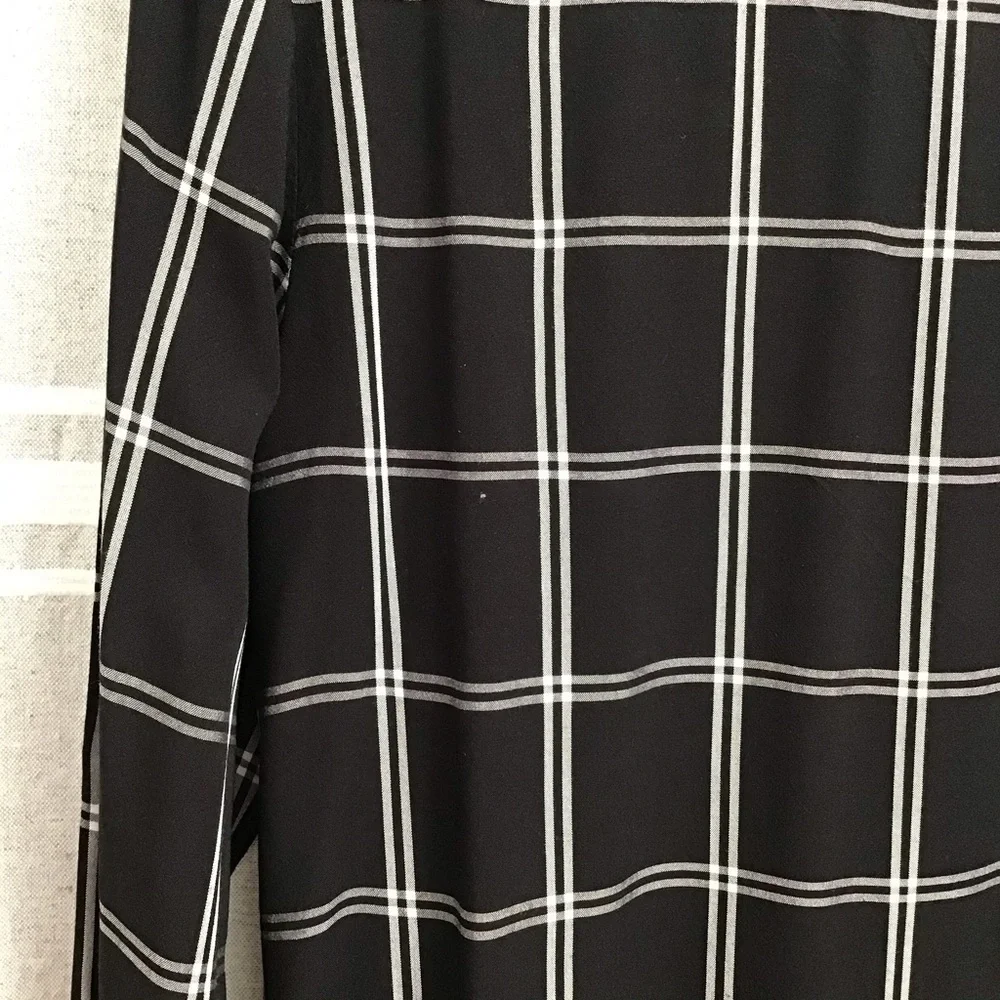 CALVIN KLEIN / Black & White Striped Long Sleeve Button Down Size XS